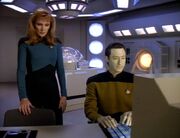 Crusher und Data suchen nach einer neuen Heimat für die Boraalaner.jpg