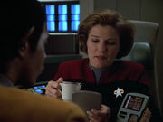 Tuvok und Janeway stellen Ermittlungen an.jpg