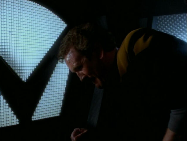 File:Replicant O'Brien hides in a conduit.jpg
