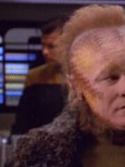 Besatzungsmitglied der USS Voyager an der Taktischen Station 2372.jpg