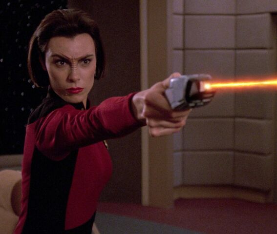 File:Ro firing phaser.jpg