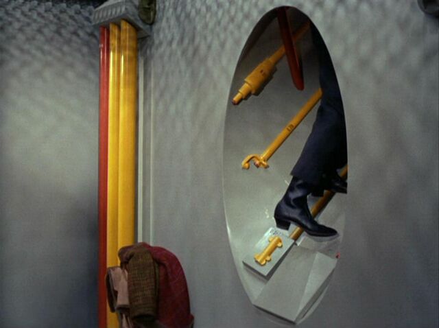File:Jefferies tube access port, Charlie X.jpg