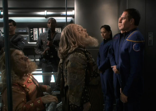 File:Archer meets Gral.jpg