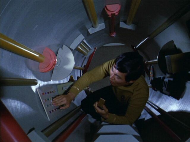 File:Hikaru Sulu inside Jefferies tube.jpg