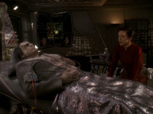 File:Kira watches over Ghemor.jpg