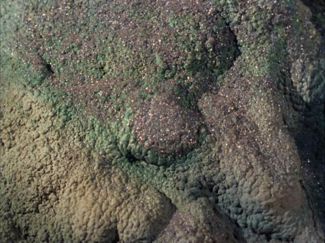 File:Tritanium ore.jpg