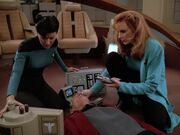 Crusher und Ogawa behandeln Picard.jpg