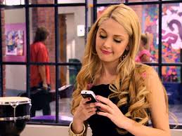File:Ludmilla Texting.jpg