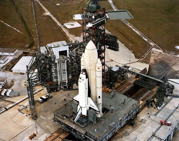 File:Pad arrival of Columbia, STS-1, 1981.jpg