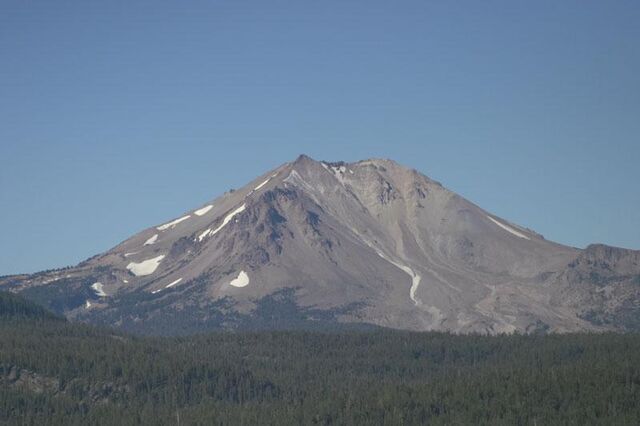 File:Mount Lassen, CA.jpg