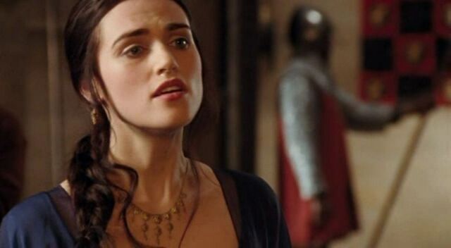 Datei:Katie-mcgrath-e-morgana-nella-serie-tv-merlin-episodio-the-mark-of-nimueh-99921.jpg