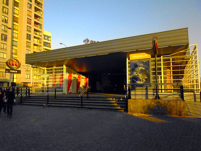 Archivo:800px-Estación Franklin.jpg