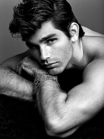 File:Justin-Gaston-3-hottest-actors-34014453-712-949.jpg