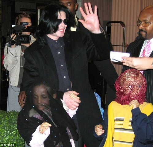 File:Paris Jackson tells Oprah Winfrey didnt understand father Michael made wear mask public 7.jpg