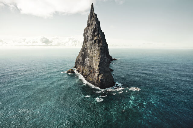 File:Balls-pyramid-lord-howe-australia-by-hatty-gottschalk.jpg