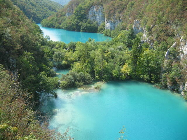 File:Slaventianllake.jpg