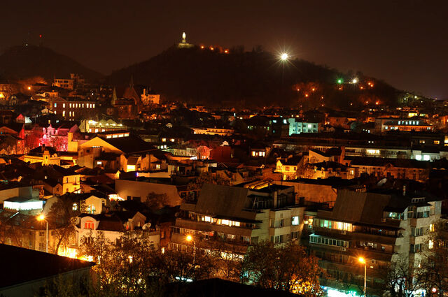 File:Plovdiv Night Life.jpg