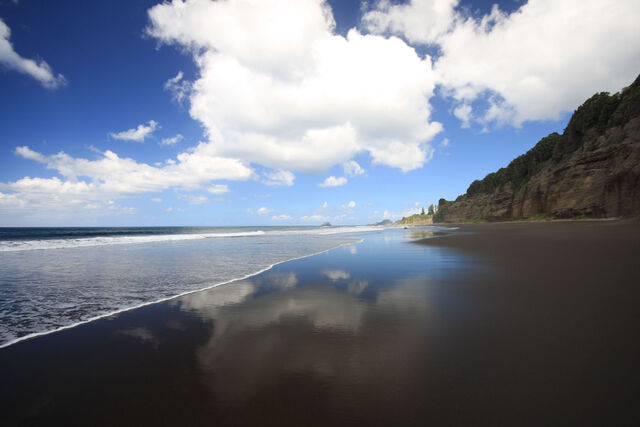 File:Beach-Near-Ravine-6-GR.jpg