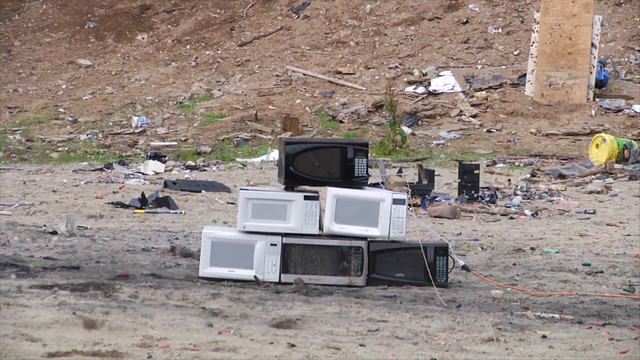 File:Bestand:PyramidOfMicrowavesHeather.png
