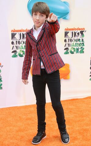 File:Jake-short-2012-kids-choice-awards-03.jpg