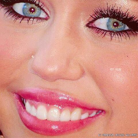 File:Miley Cyrus 12.jpg