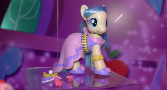 File:NYTF 2015 Coco Pommel Fashion Style toy.jpg