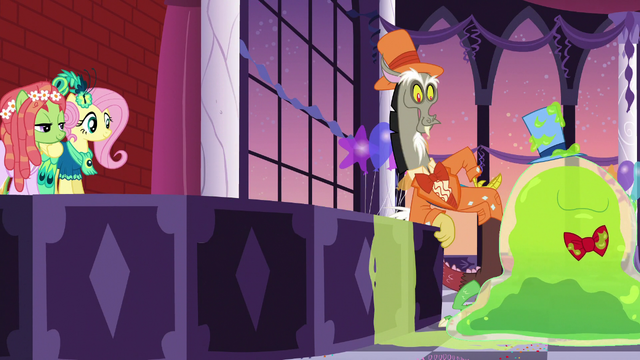 File:Smooze follows Pinkie onto the dance floor S5E7.png
