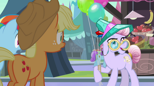 File:Amethyst Maresbury sees funnel cake S3E01.png