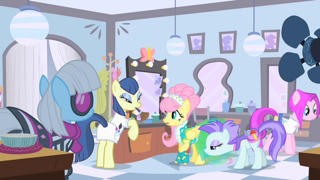 File:Fluttershy makeup session S1E20.png