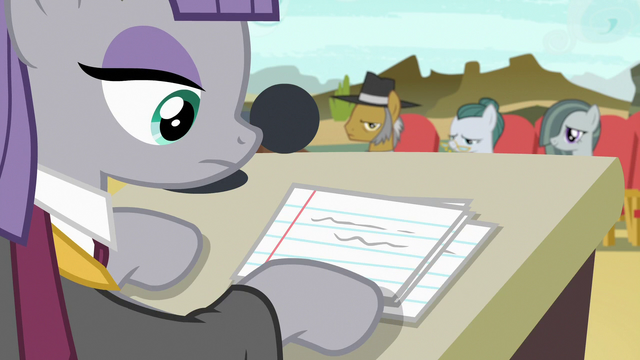 File:Maud Pie shuffling her flash cards S7E4.png