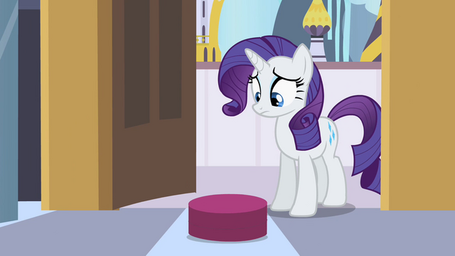 File:Rarity woah luggage S2E9.png
