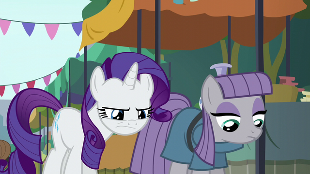File:Rarity squinting at the fissure S6E3.png