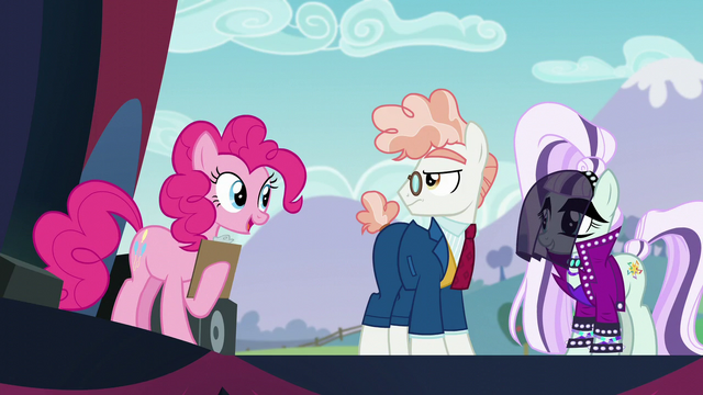 File:Pinkie with clipboard "meet and greet with the schoolponies!" S5E24.png