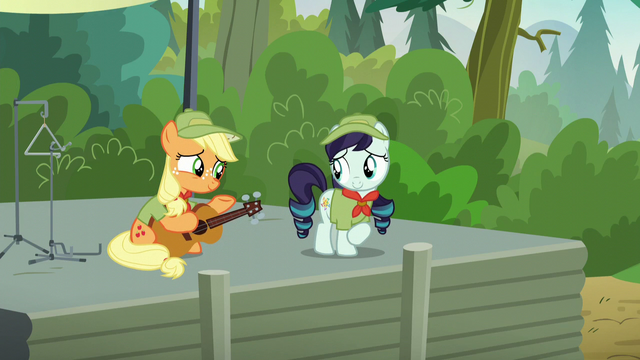 File:Applejack encouraging Rara S5E24.png