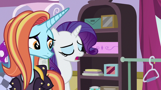 File:Rarity "slipping between the cracks" S7E6.png