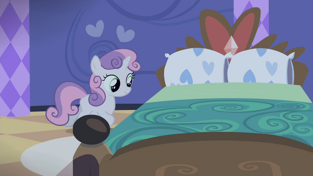 File:Sweetie walking towards her bed S4E19.png
