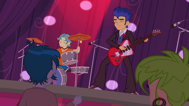File:Flash Sentry and band playing at Fall Formal EG.png