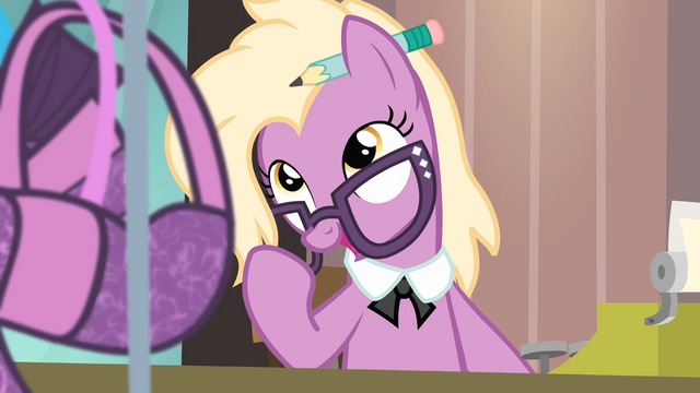 File:Receptionist complimenting the fabric S4E08.png