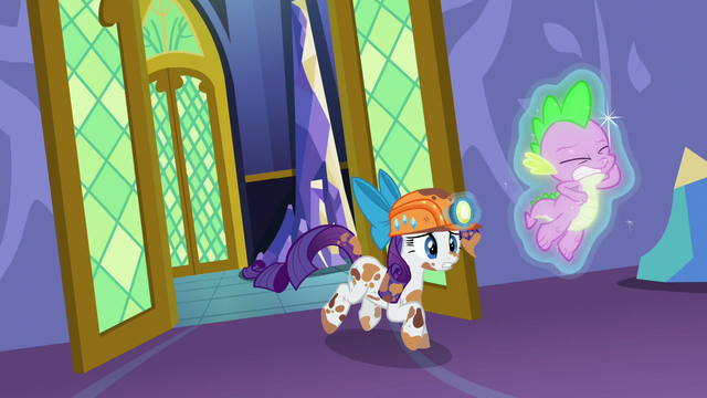 File:Rarity runs while levitating Spike S6E5.png