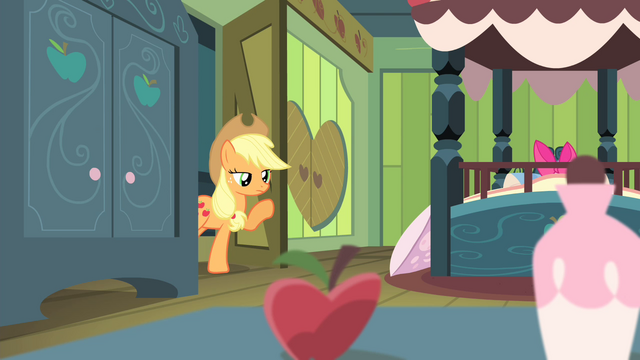 File:Applejack at the door S4E17.png