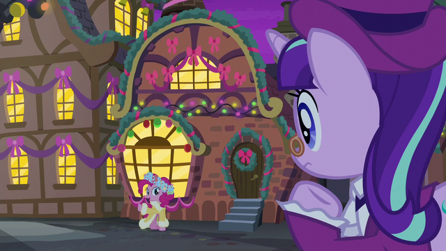 File:Spirit of HW Presents and Snowfall at Snowdash's house S6E8.png