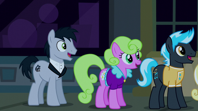 File:Daisy waiting for Rarity For You to open S6E9.png