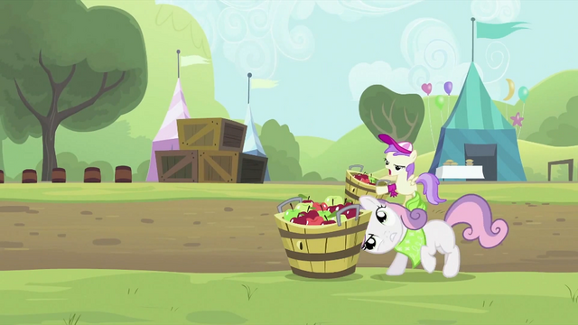 File:Sweetie Belle putting the tub down S2E05.png