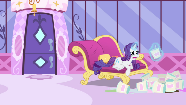 File:Rarity sobbing S4E23.png