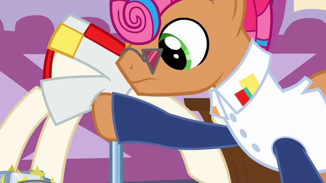 File:Starstreak making an avant-garde dress S7E9.png