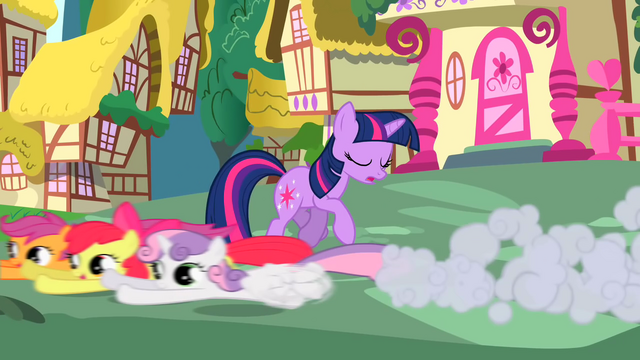 File:The Cutie Mark Crusaders running past Twilight S01E17.png