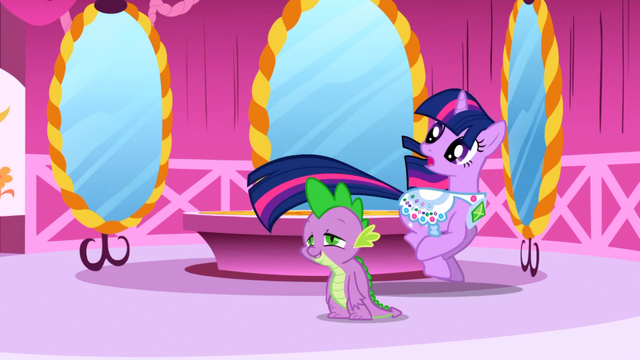 Plik:S01E01 Twilight ucieka z butiku.png