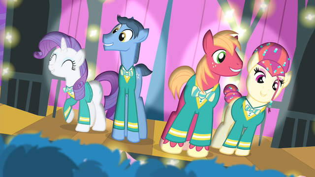 File:Ponytones performing S4E14.png