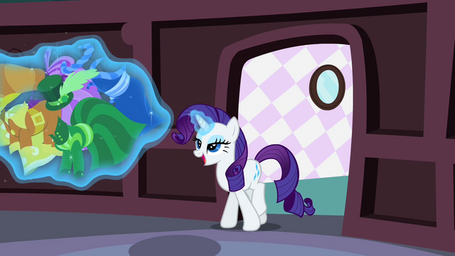 File:Rarity moving clothes S2E5.png