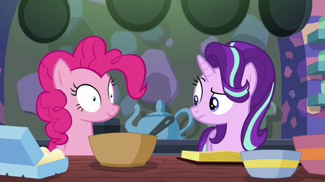 File:Starlight looks confused at Pinkie again S6E21.png